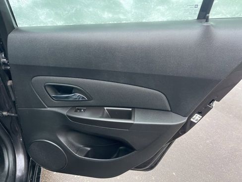 Used 2016 Chevrolet Cruze LT image 12
