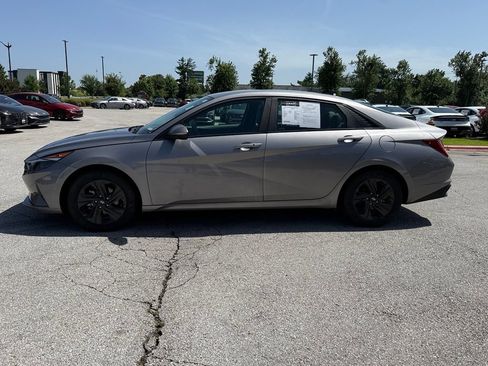 Used 2023 Hyundai Elantra Blue FWD image 4