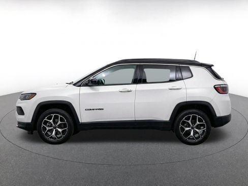 Used 2025 Jeep Compass Limited AWD/4WD image 4