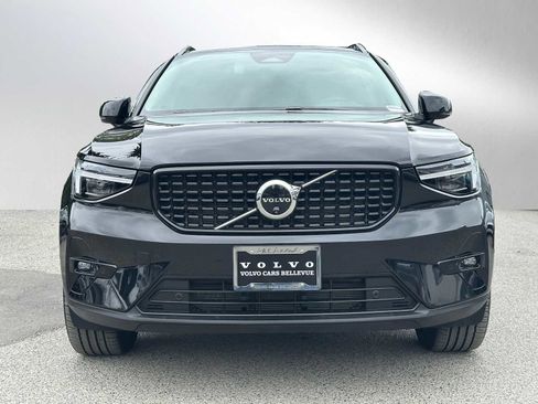 Used 2025 Volvo XC40 B5 Plus w/ Protection Package Premier AWD/4WD image 8