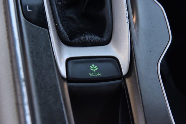 Used 2018 Honda Accord LX image 17