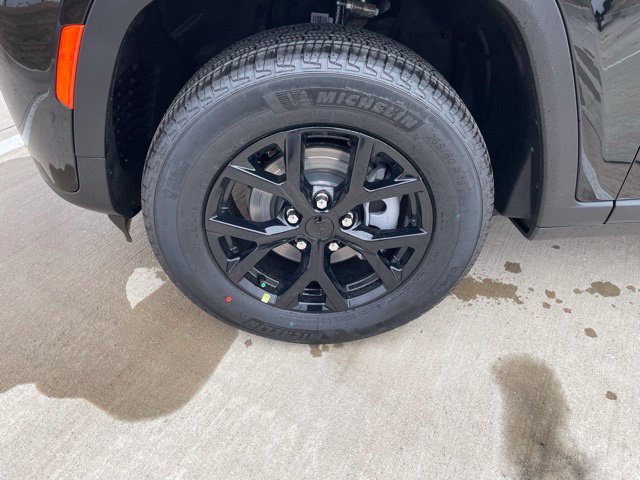 New 2026 Jeep Grand Cherokee Altitude AWD/4WD image 10