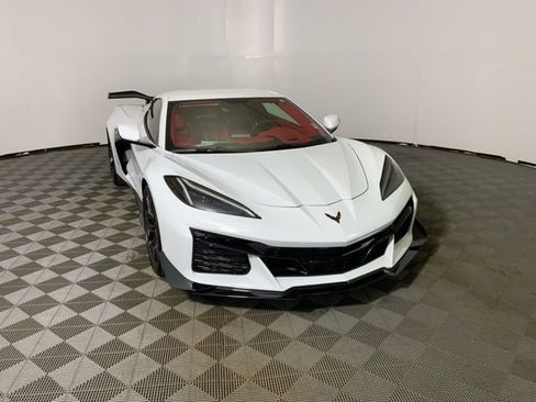 Used 2023 Chevrolet Corvette Z06 w/ Z07 Performance Package RWD image 4