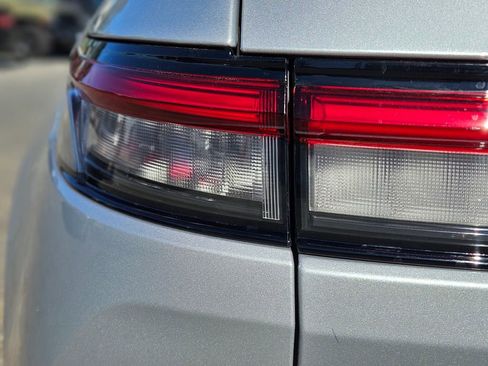 New 2025 Jeep Grand Cherokee Altitude image 9