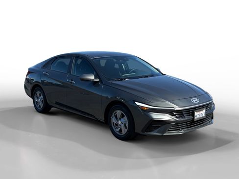 Certified 2024 Hyundai Elantra SE FWD image 7