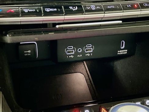Used 2022 Jeep Wagoneer Series III w/ Premium Group I AWD/4WD image 21