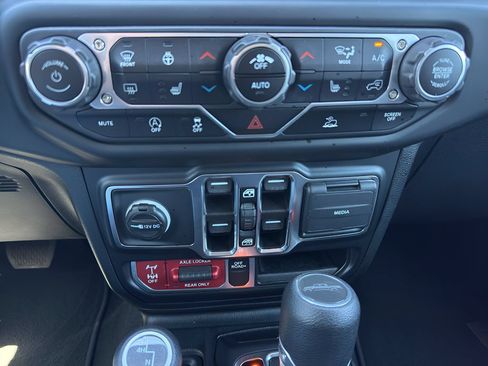 Used 2021 Jeep Gladiator Mojave AWD/4WD image 22