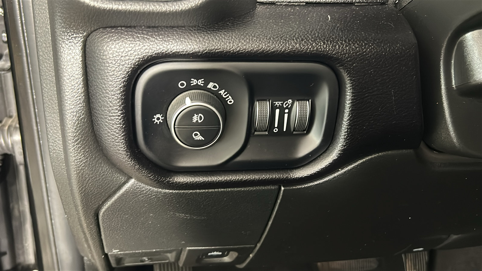 Used 2024 RAM 2500 Laramie AWD/4WD image 23