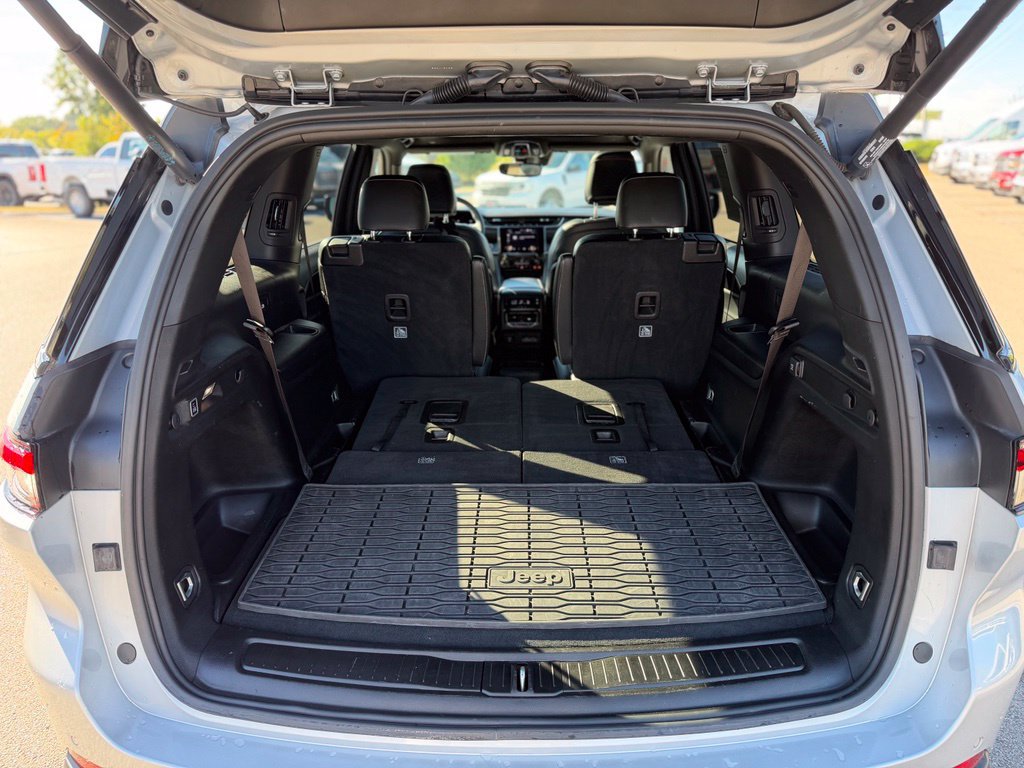 Used 2023 Jeep Grand Cherokee L Altitude AWD/4WD image 19