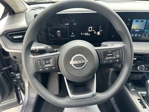 Used 2025 Nissan Kicks SV w/ Charging Package image 25