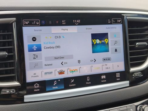 Used 2025 Chrysler Pacifica Select image 19