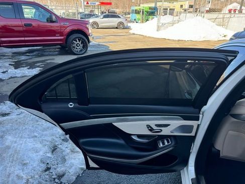 Used 2015 Mercedes-Benz S 550 4MATIC Sedan image 16