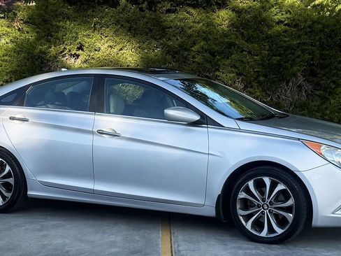 Used 2013 Hyundai Sonata SE w/ Navigation & Sunroof Pkg image 3
