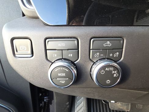 New 2026 GMC Sierra 1500 SLE image 21