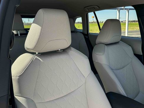 Used 2026 Toyota Corolla Cross LE image 25