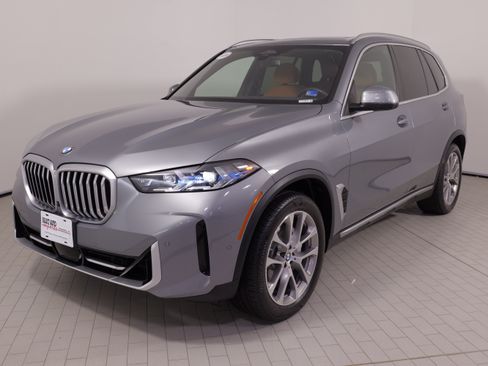 Used 2024 BMW X5 xDrive40i w/ Premium Package AWD/4WD image 4