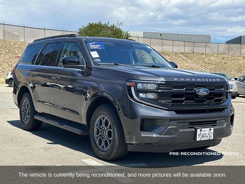 Used 2025 Ford Expedition Active AWD/4WD image 8