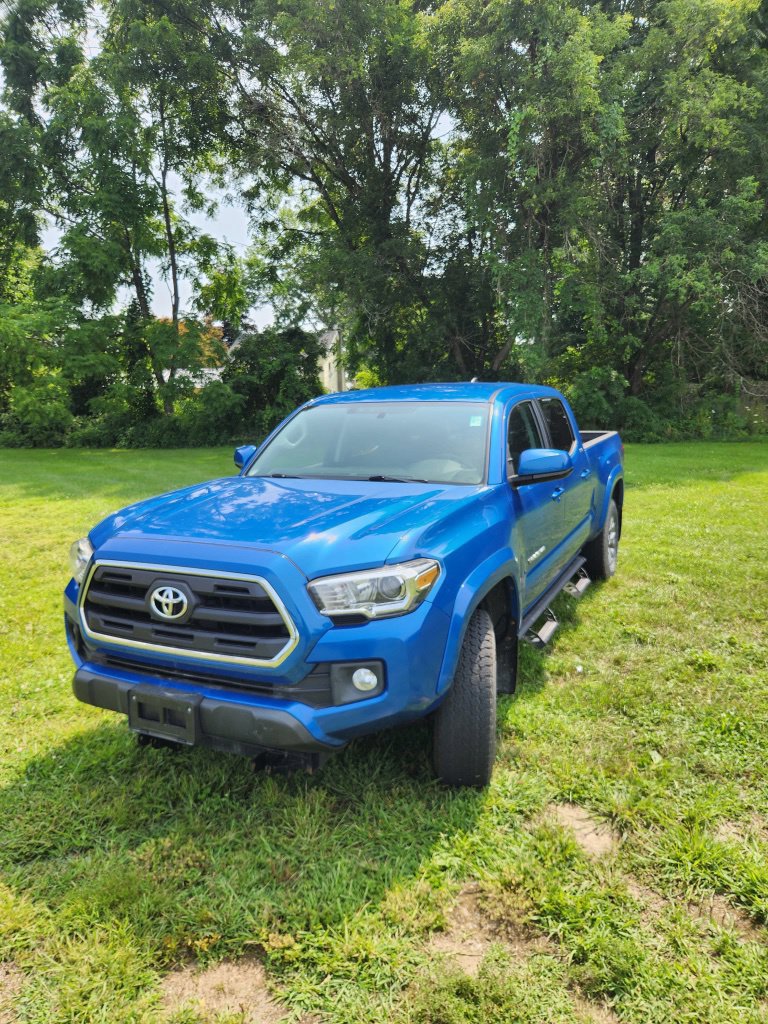 Used 2016 Toyota Tacoma SR5 w/ SR5 Appearance Package (SN) AWD/4WD image 3