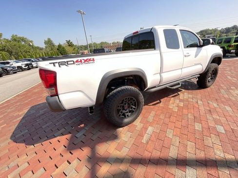 Used 2016 Toyota Tacoma TRD Off-Road w/ Towing Package AWD/4WD image 34