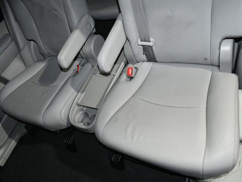 Used 2011 Toyota Highlander Limited w/ Tow Pkg image 19