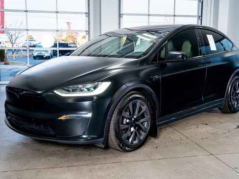 Used 2022 Tesla Model X Plaid image 11