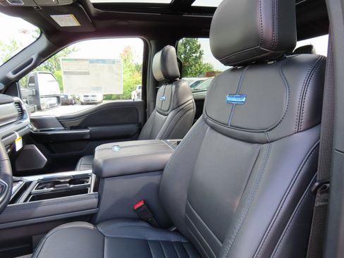 New 2026 Ford F250 Platinum image 19