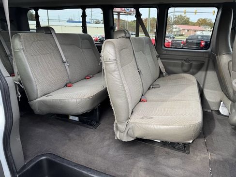 Used 2019 Chevrolet Express 3500 LS image 7