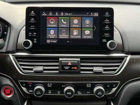 Used 2018 Honda Accord Touring image 23