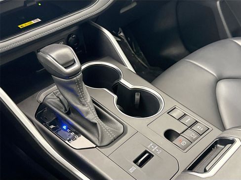 Certified 2023 Toyota Highlander XLE image 29