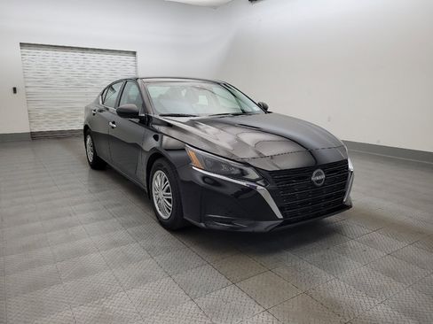 Used 2024 Nissan Altima 2.5 S FWD image 13