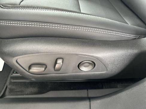 Used 2025 Chevrolet Blazer EV LT AWD/4WD image 12