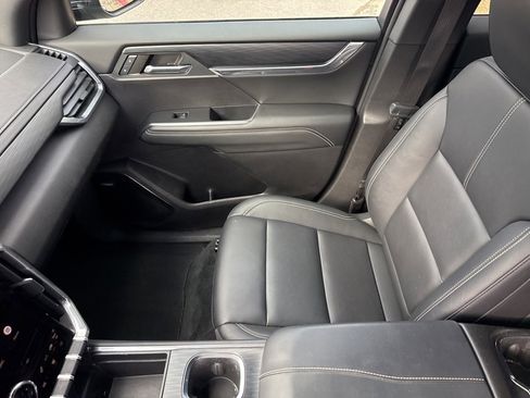 Used 2024 GMC Acadia Elevation image 14