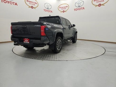 Used 2025 Toyota Tacoma TRD Sport image 8