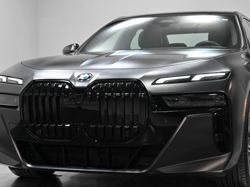 Used 2023 BMW 760i xDrive w/ Parking Assistance Package image 76