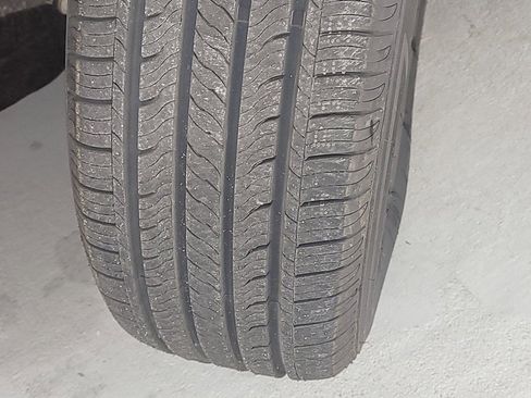 Used 2020 Chrysler Pacifica Touring-L image 11