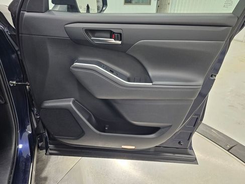 Used 2022 Toyota Highlander XLE image 39