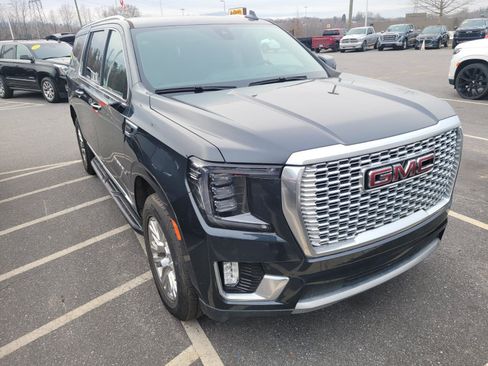 Used 2021 GMC Yukon XL Denali w/ Advanced Technology Package image 3