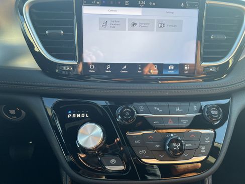 New 2026 Chrysler Pacifica Pinnacle image 23