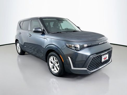 Used 2023 Kia Soul LX w/ LX Technology Package image 3