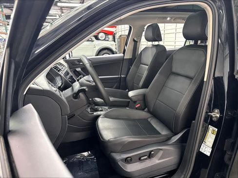Used 2021 Volkswagen Tiguan SE w/ Panoramic Sunroof Package FWD image 24