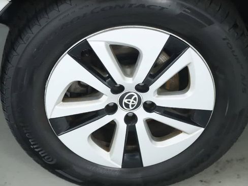 Certified 2018 Toyota Prius Two image 12