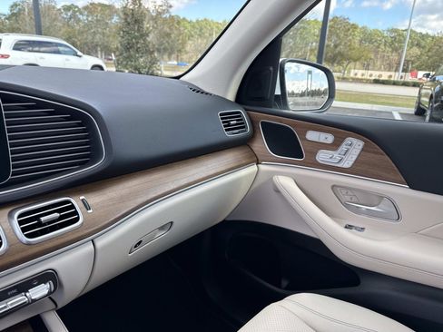 Used 2025 Mercedes-Benz GLE 350 4MATIC image 25