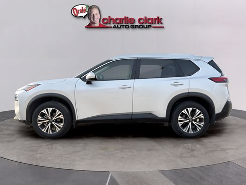 Used 2023 Nissan Rogue SV w/ SV Premium B Package FWD image 2