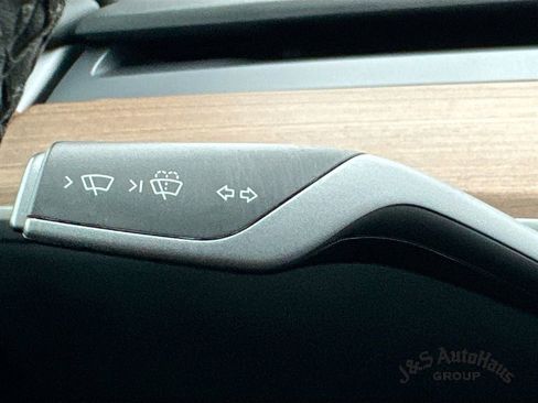 Used 2023 Tesla Model Y Performance image 10