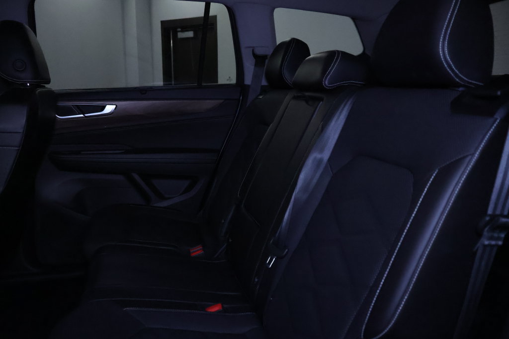 Used 2024 Volkswagen Atlas SE AWD/4WD image 14
