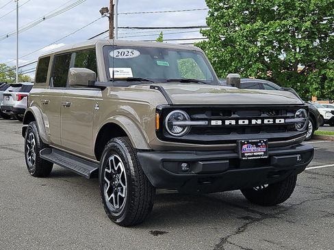 Certified 2025 Ford Bronco Outer Banks AWD/4WD image 2