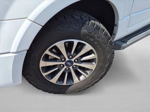 Used 2015 Ford Expedition XLT AWD/4WD image 10