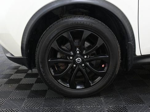 Used 2017 Nissan Juke SV image 32