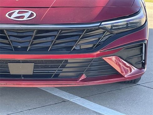 Used 2025 Hyundai Elantra SE image 7
