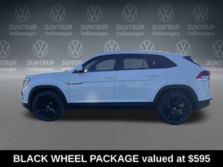Used 2025 Volkswagen Atlas Cross Sport SE w/ Black Wheel Package video 2